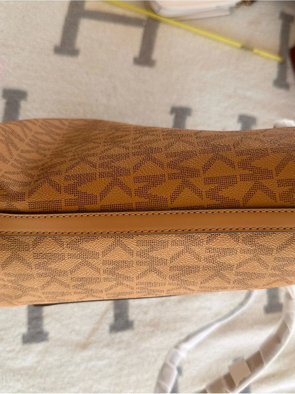 Michael Kors Two-Tone MK Signature Tote - Cognac & Vanilla Jet Set tote - Picture 14 of 14